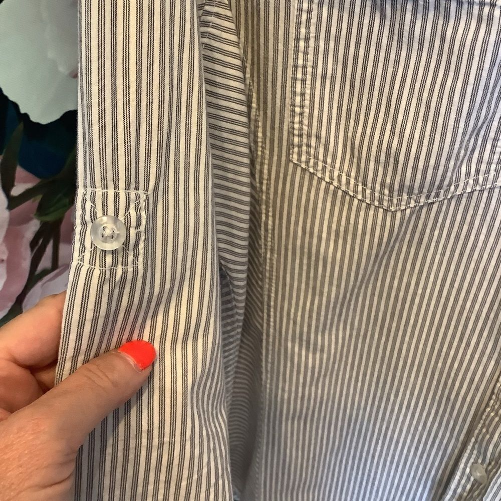 Ocean Current Striped Button Down 🌊🌅 - Picture 4 of 6